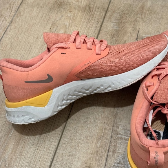 Nike Odyssey React Flyknit Runners - sz 7.5 - Picture 1 of 8